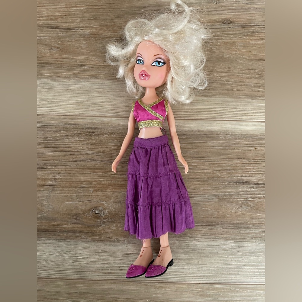 Bratz genie magic outfit with Cloe